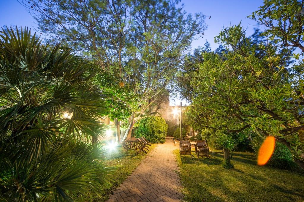 Giardino Nascosto Bed & Breakfast Taviano  Exterior photo